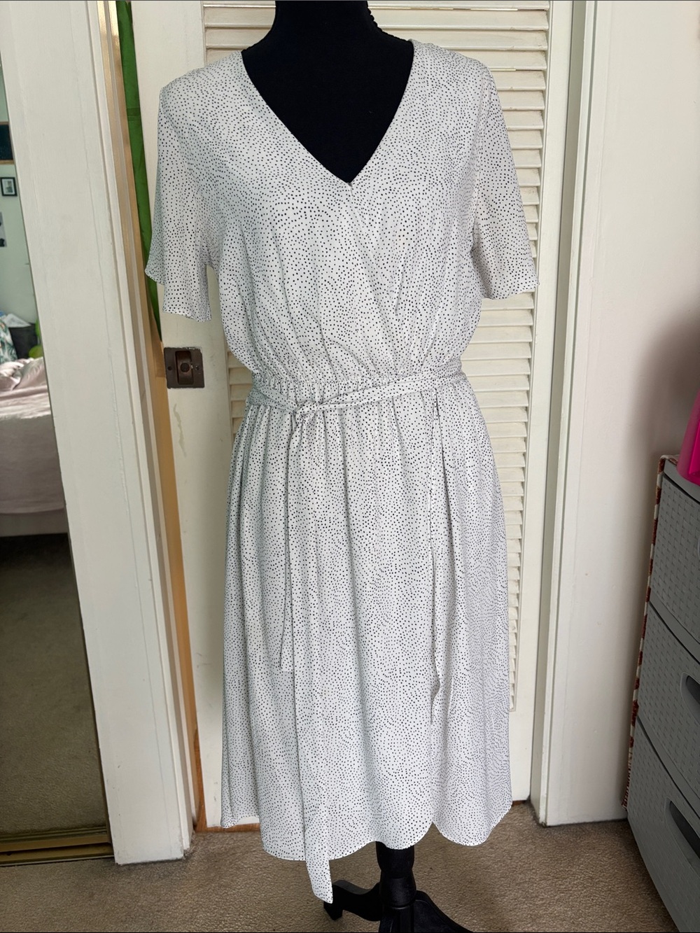 Sienna Sky White Dot V-Neck Short Sleeve Midi Dress